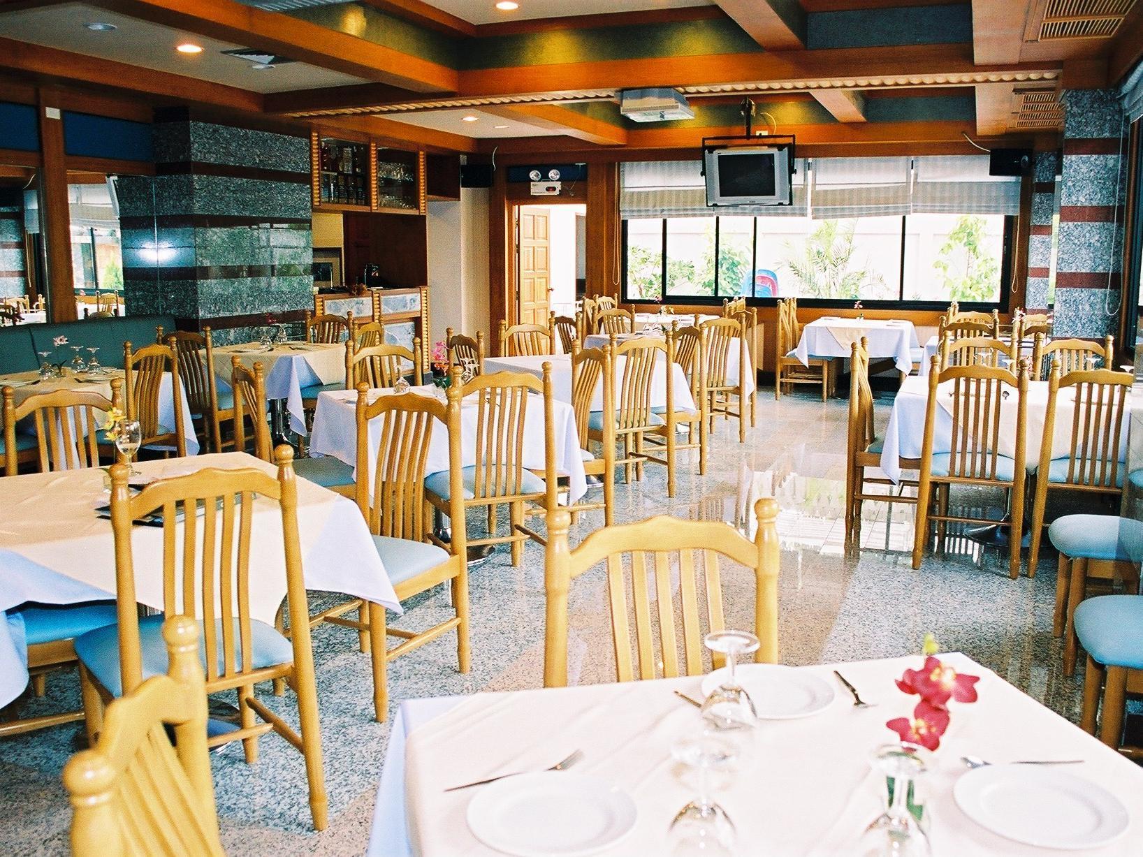 Raya Grand Hotel 3*