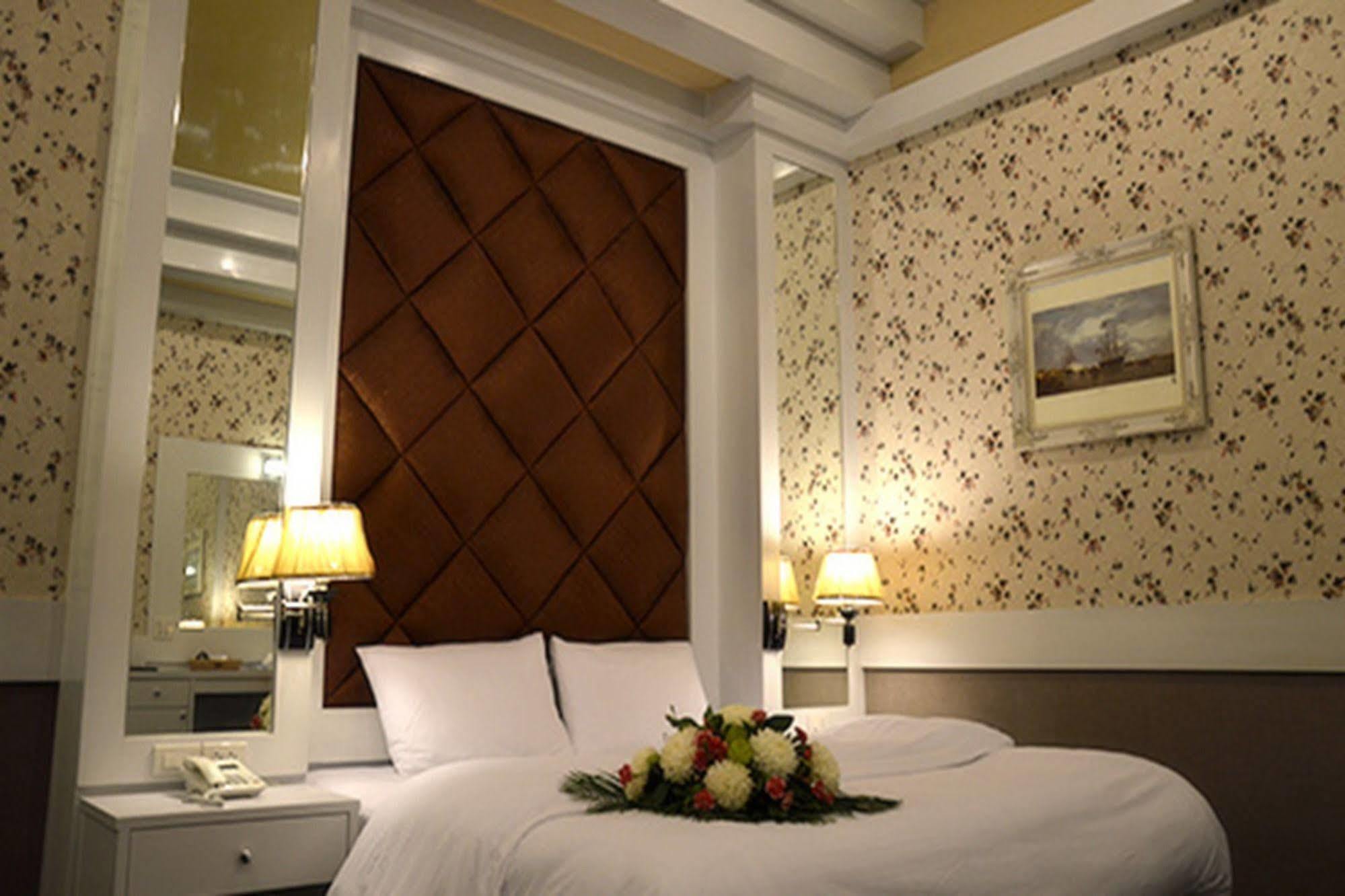 Raya Grand Hotel 3*